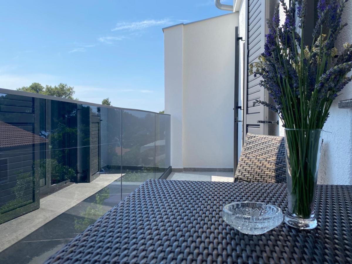 Apartments Tasha Mali Losinj Exterior photo